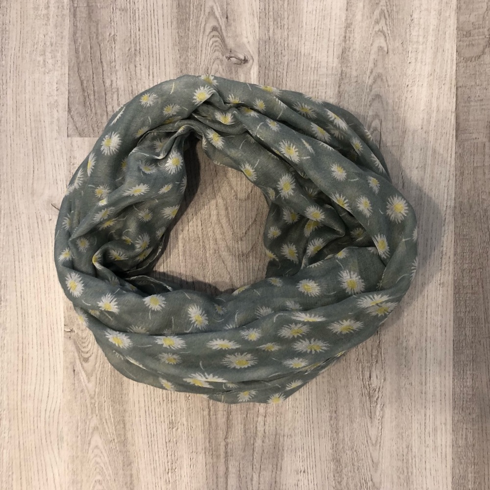 Light weight infinity scarf